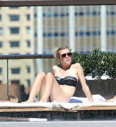 http://img127.imagevenue.com/loc416/th_106212267_BrooklynDecker_BikiniSydney_April8_2012_13_122_416lo.jpg